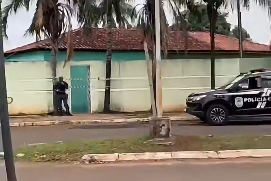 Vit&oacute;ria Gabriely Souza Cordeiro, de 18 anos, e Ellen Vit&oacute;ria Moreira da Cruz, de 20, foram encontradas mortas em uma resid&ecirc;ncia em Rochedo.