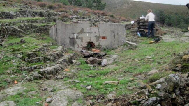 Mulher ganha casa em vila abandonada apos sorteio entre 10 irmaos e 29 anos depois transforma o imovel em destino turistico sorteio irmaos casa 5 649x365