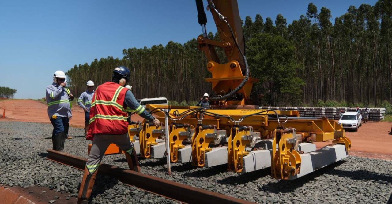 Previs&atilde;o &eacute; de que a ferrovia seja conclu&iacute;da no segundo semestre do pr&oacute;ximo ano, quando deve ser ativada a f&aacute;brica de celulose da Arauco