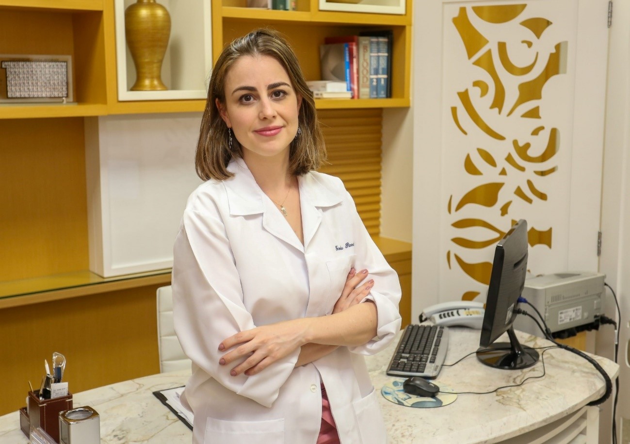 Dra. Fernanda Ronchi, chefe do servi&ccedil;o de oncologia do Hospital Universit&aacute;rio Evang&eacute;lico Mackenzie