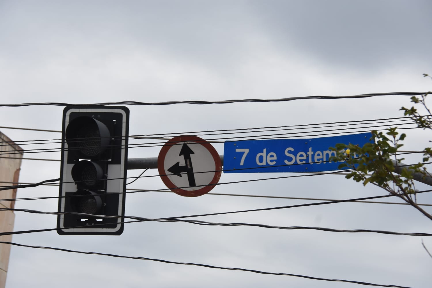 Pane em transformador ocorreu no in&iacute;cio da tarde desta quinta-feira (1&deg;)