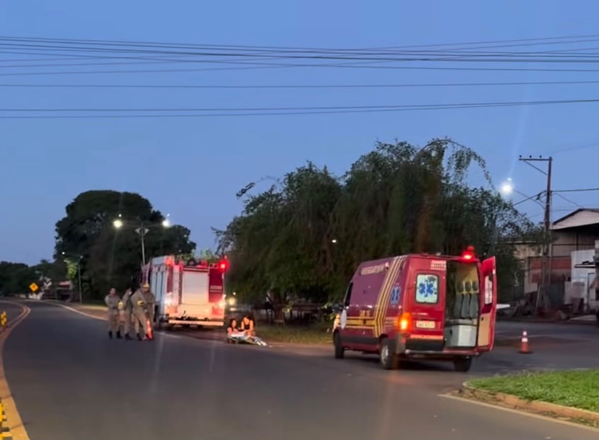 Adolescente de bicicleta morre atropelado em acidente com carreta na BR-060