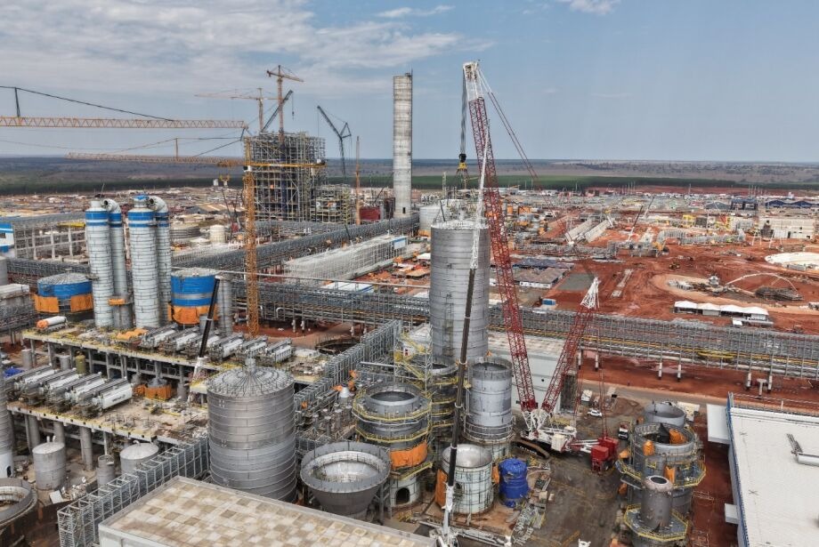 Obras da megaf&aacute;brica da Arauco, em Inoc&ecirc;ncia, avan&ccedil;am enquanto governo autoriza desapropria&ccedil;&otilde;es para acesso pela MS-377.