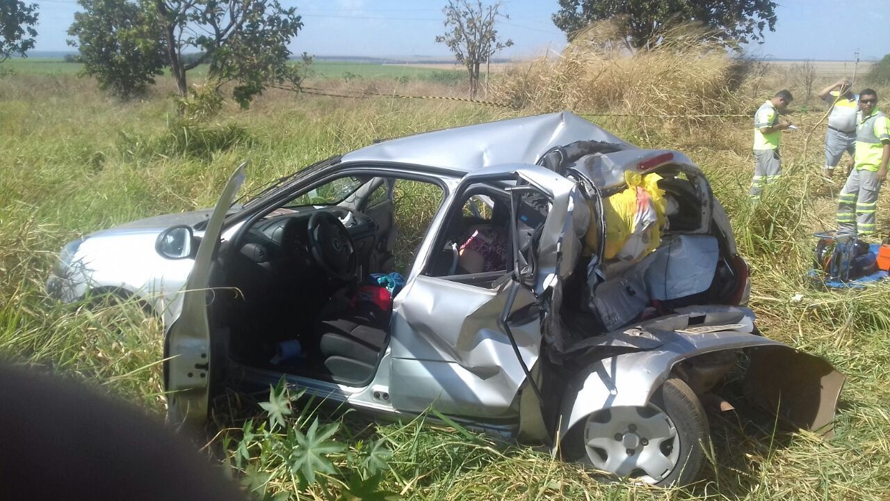 Vizinho fecha esquina com carretas e moradora reclama já bati meu carro -  Direto das Ruas - Campo Grande News