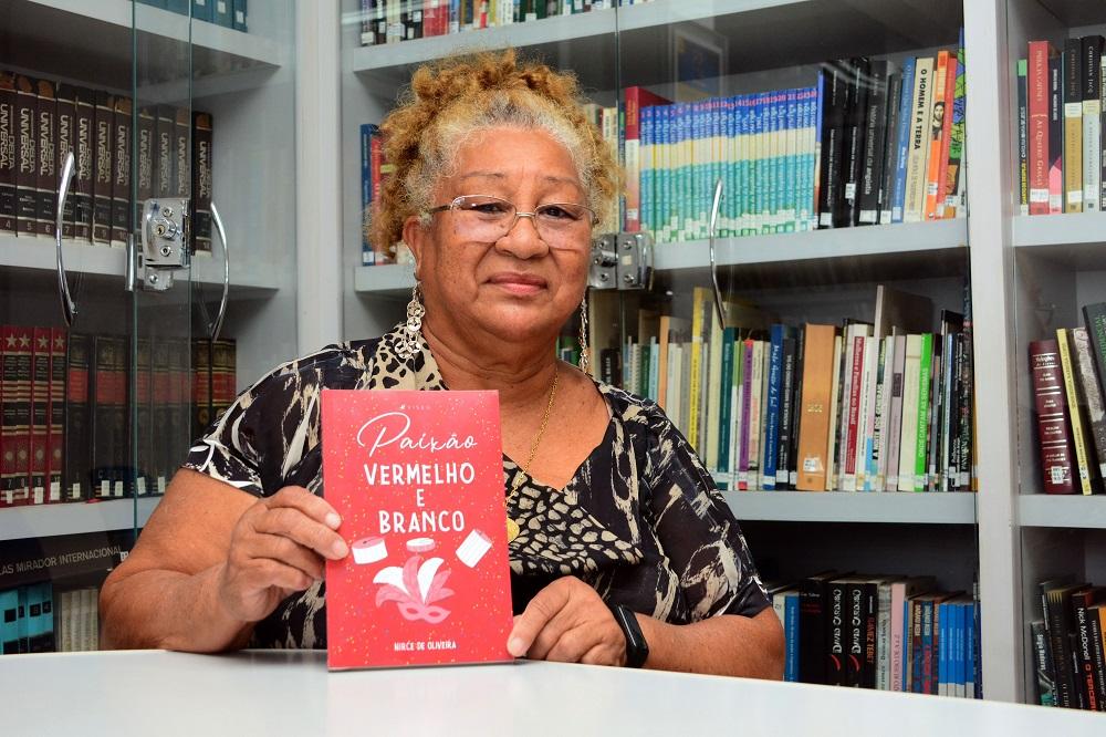 Professora Arolda Maria Figuerêdo estreia na literatura com “Uma