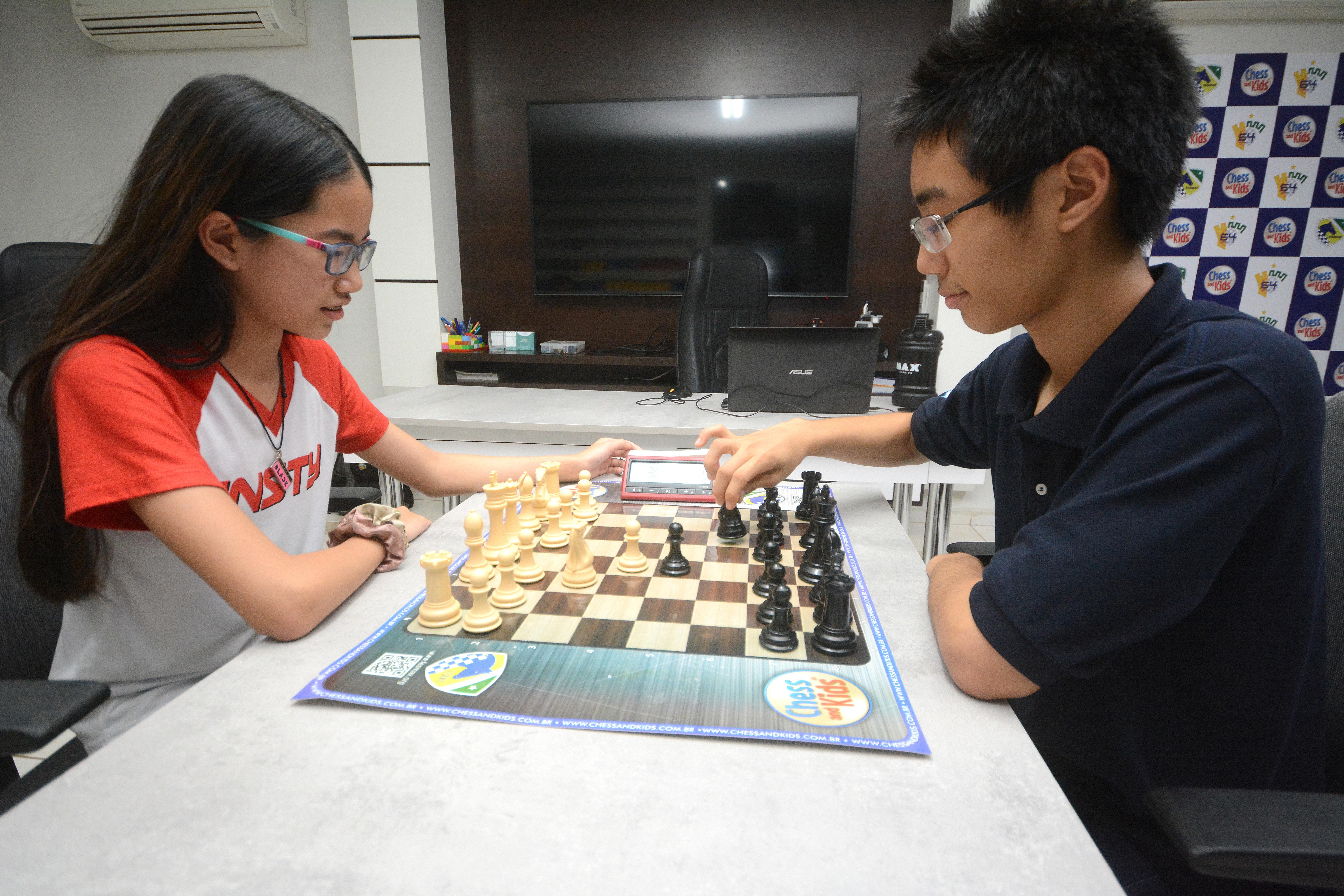 Grande mestre de xadrez participa de torneio aberto em Campo